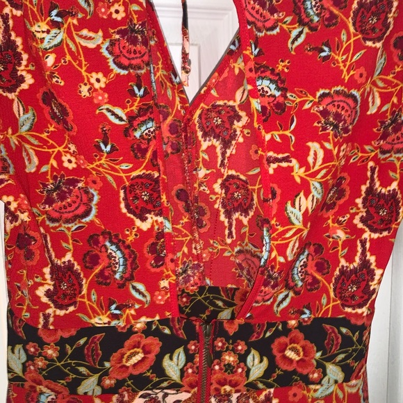 Red flowered maxi dress with open back - Picture 2 of 3